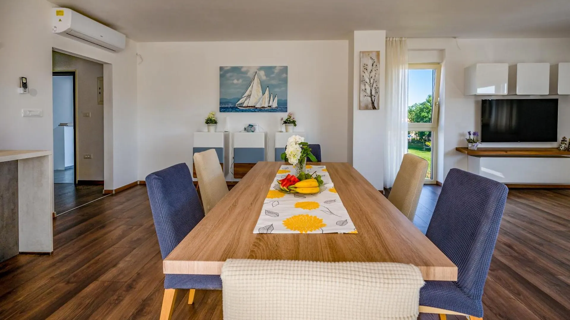 Villa Luen Near Pula With Large Garden And Private Pool For Families
