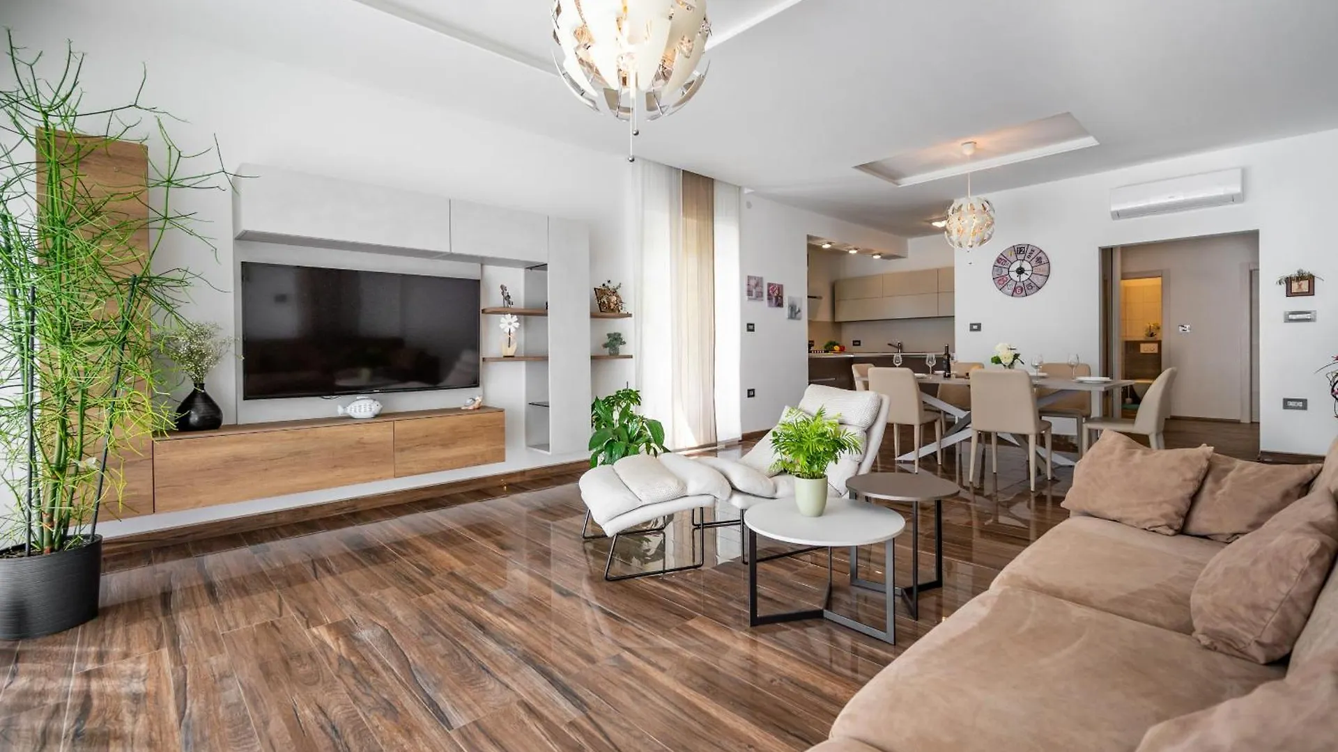 Villa Luen Near Pula With Large Garden And Private Pool For Families