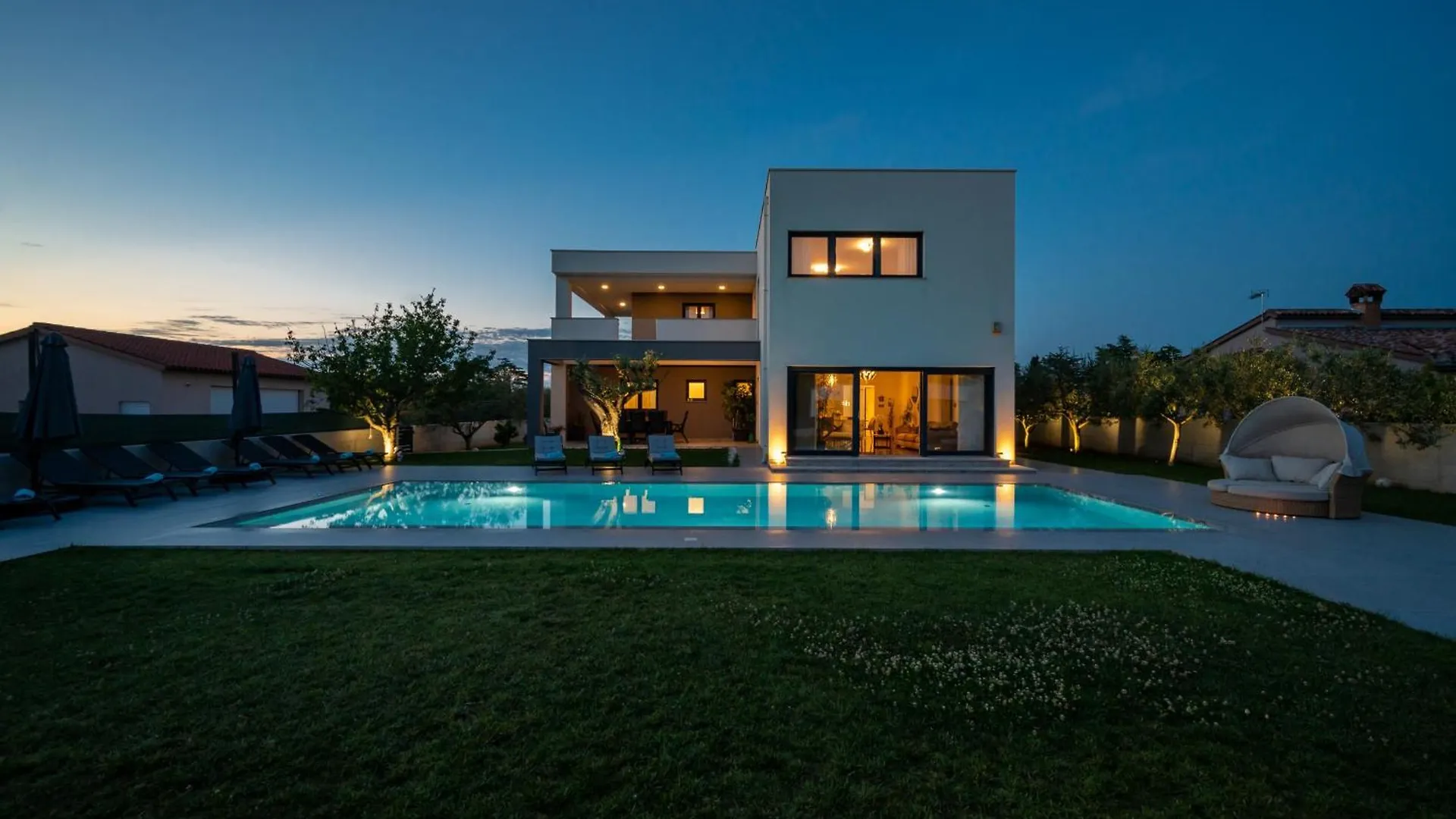 Villa Luen Near Pula With Large Garden And Private Pool For Families