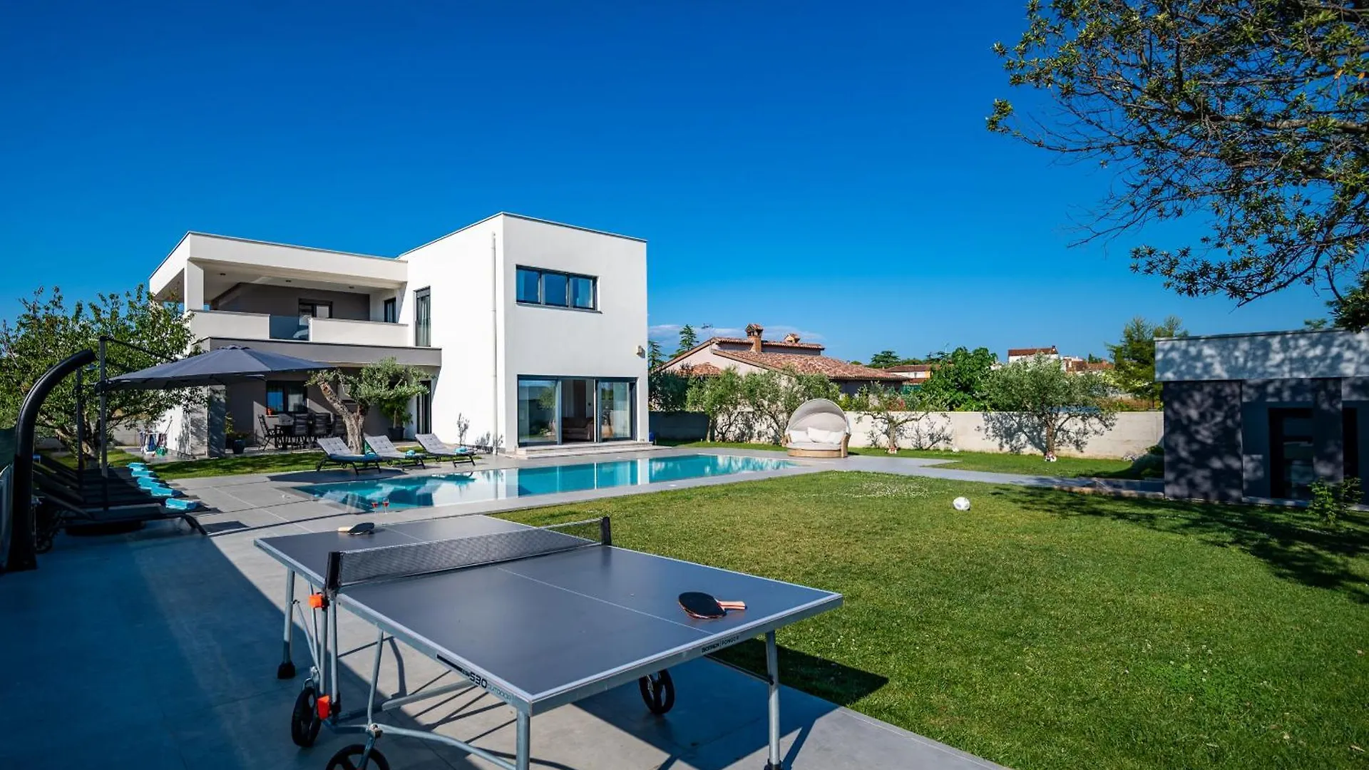 Villa Luen Near Pula With Large Garden And Private Pool For Families
