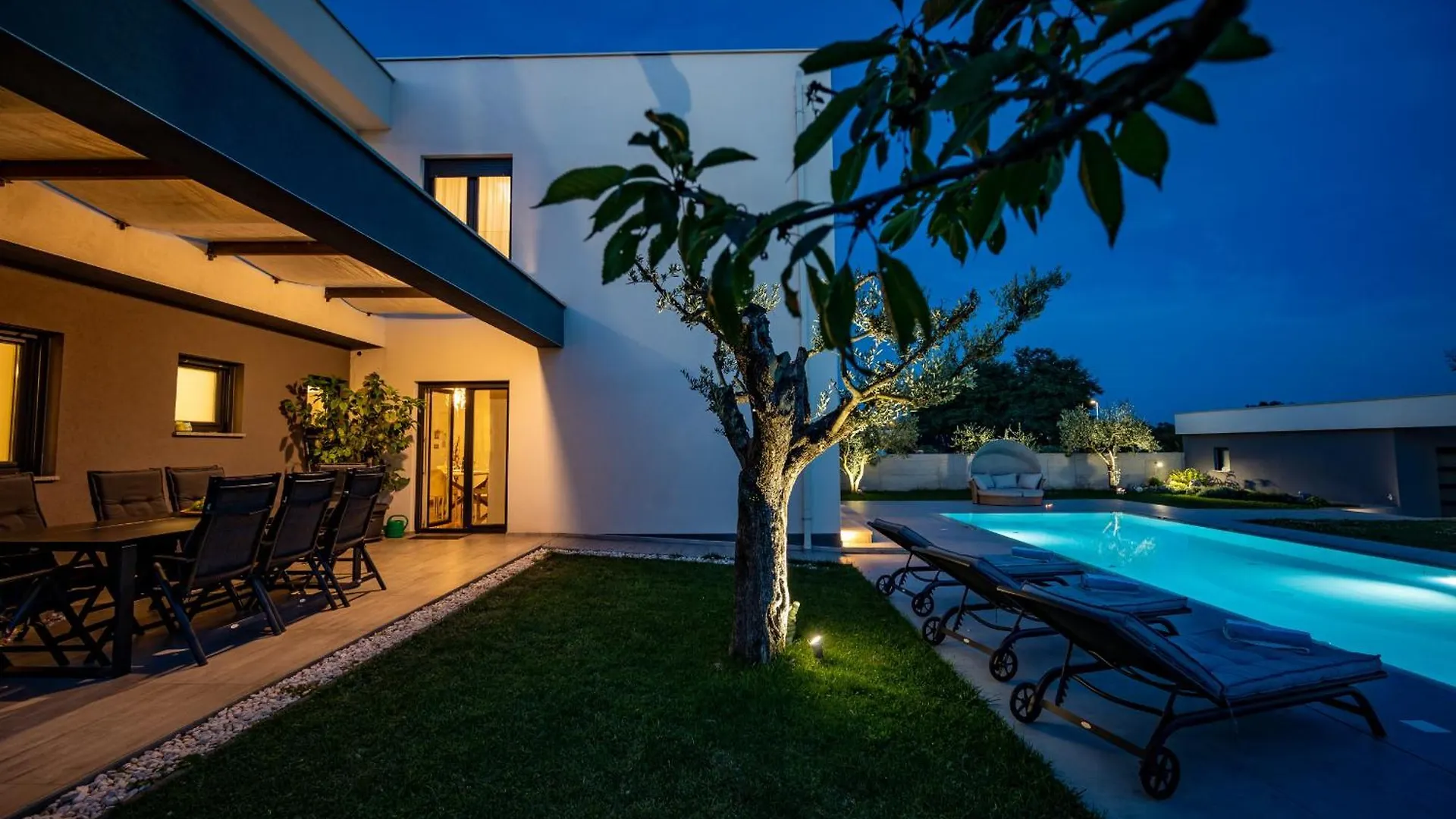 Villa Luen Near Pula With Large Garden And Private Pool For Families 0*,  Κροατία