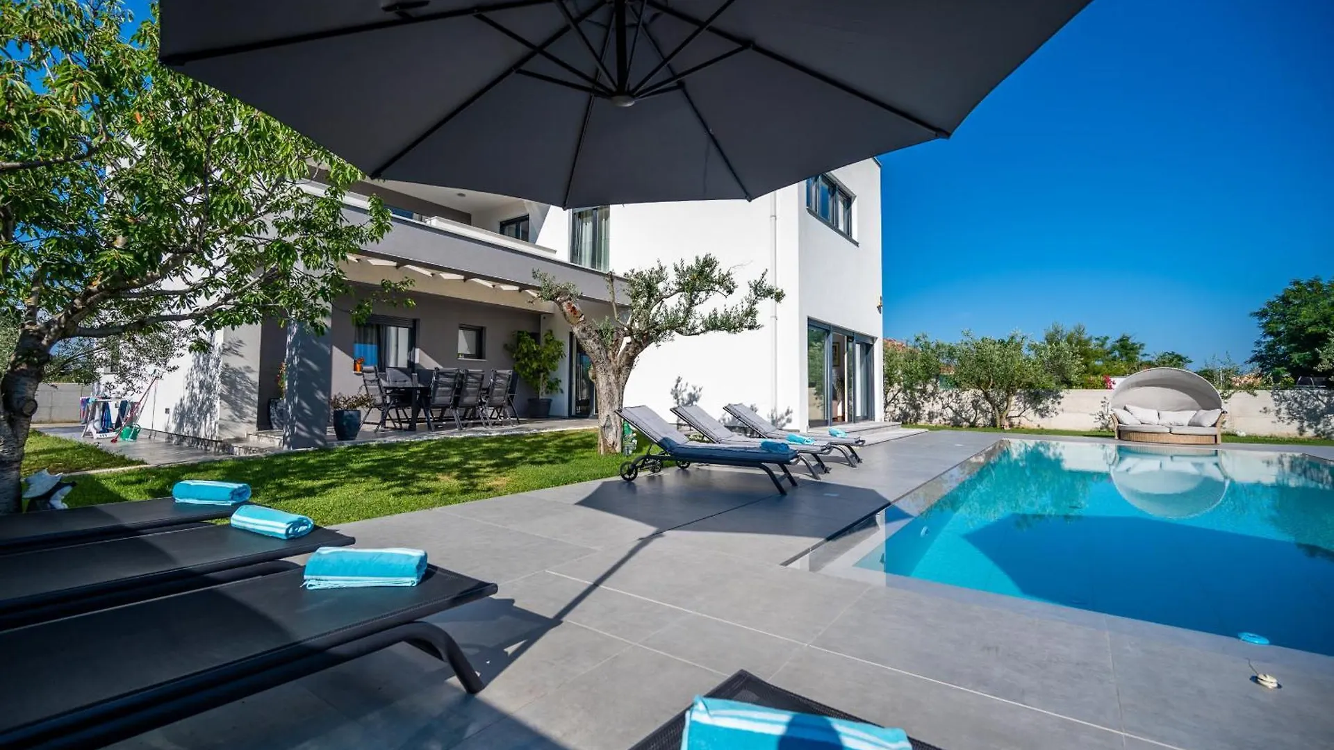 Villa Luen Near Pula With Large Garden And Private Pool For Families Κροατία