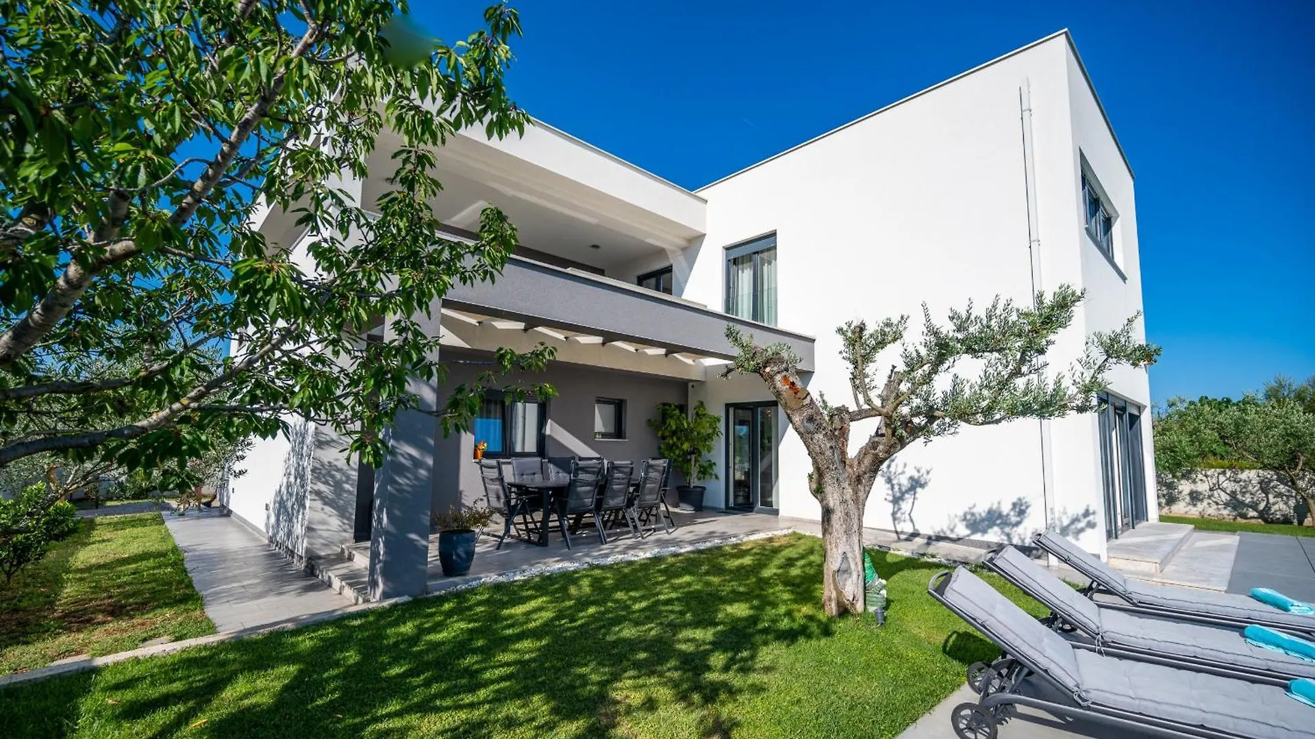 Villa Luen Near Pula With Large Garden And Private Pool For Families 0*,  Κροατία